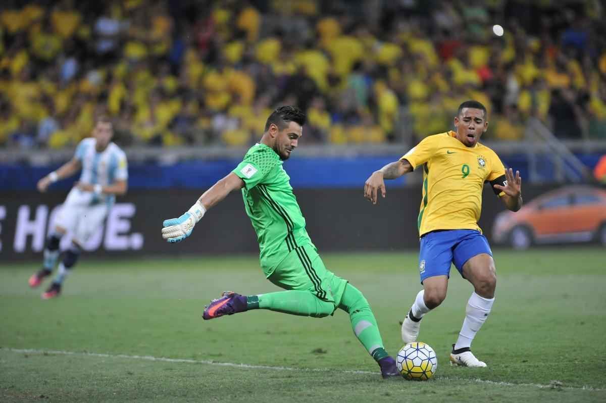 Imagens do primeiro tempo de Brasil e Argentina no Mineiro
