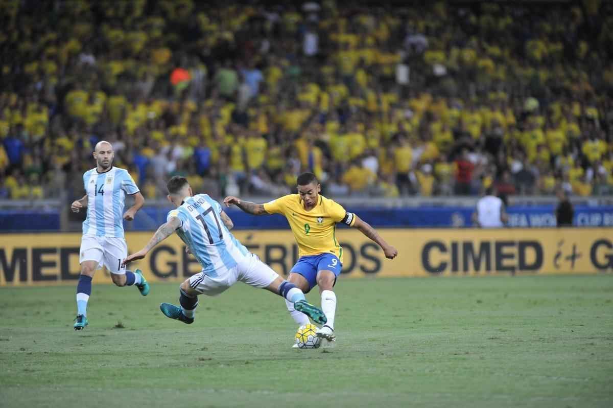 Imagens do primeiro tempo de Brasil e Argentina no Mineiro