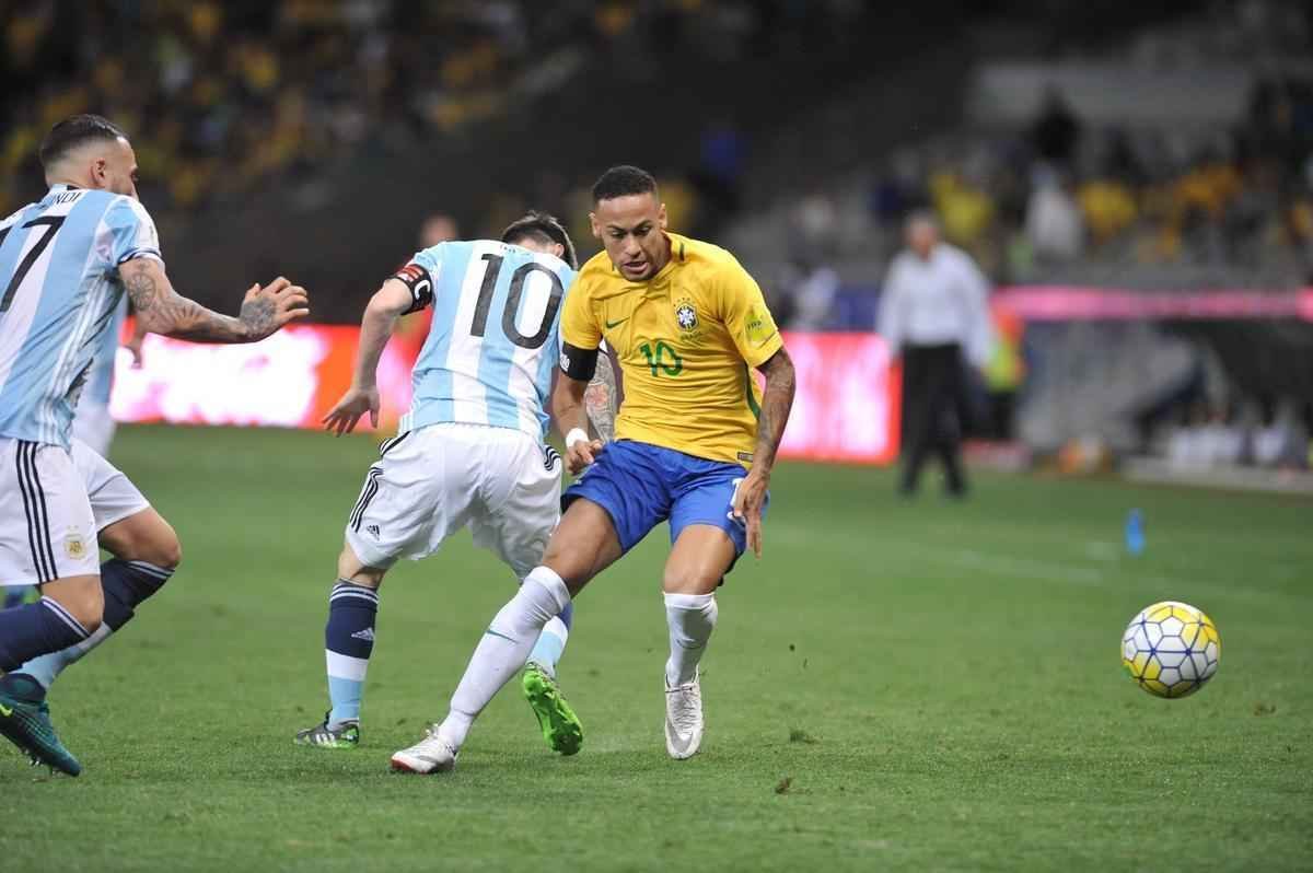Imagens do primeiro tempo de Brasil e Argentina no Mineiro