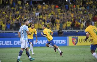 Phillippe Coutinho marcou o primeiro gol do Brasil no Mineiro