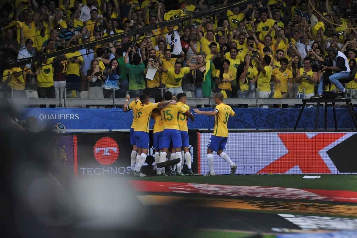Phillippe Coutinho marcou o primeiro gol do Brasil no Mineiro