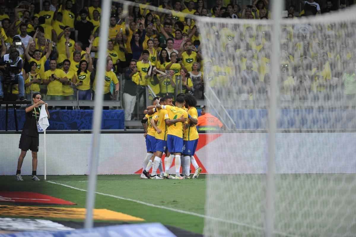 Phillippe Coutinho marcou o primeiro gol do Brasil no Mineiro