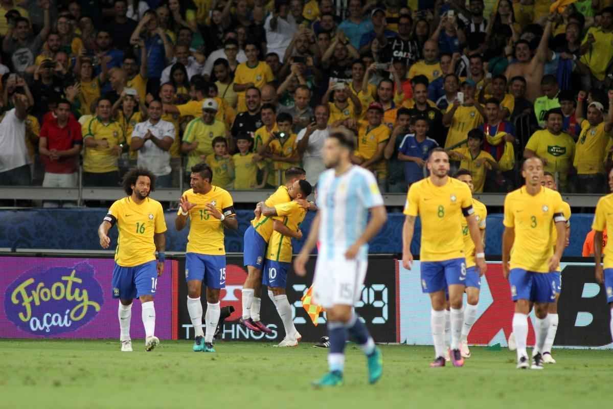 Philippe Coutinho marca o primeiro gol para o Brasil no Mineiro