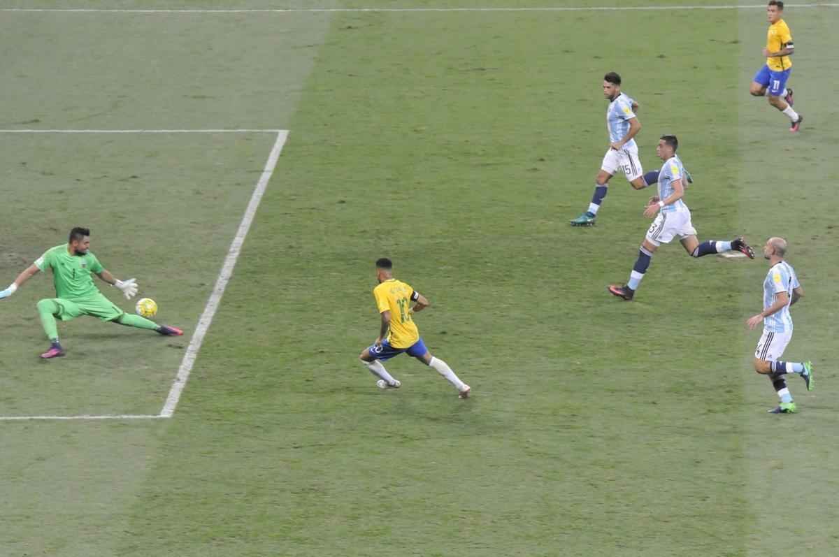 Neymar marca o segundo do Brasil aos 45 do primeiro tempo