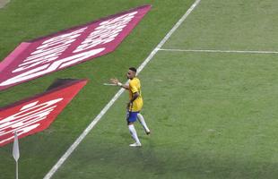 Neymar marca o segundo do Brasil aos 45 do primeiro tempo