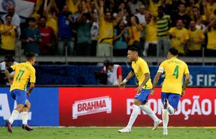 Neymar marcou segundo gol do Brasil aos 45 do primeiro tempo