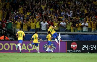 Neymar marcou segundo gol do Brasil aos 45 do primeiro tempo