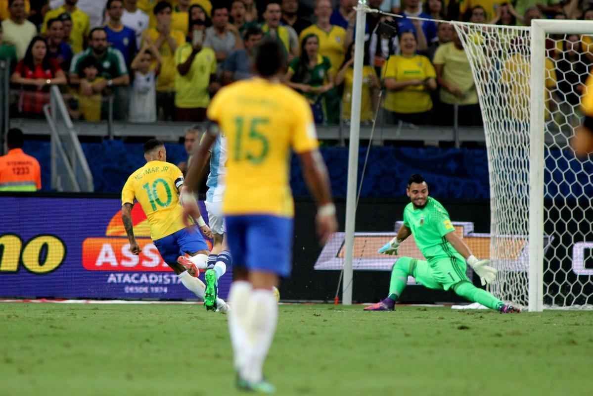 Neymar marcou segundo gol do Brasil aos 45 do primeiro tempo