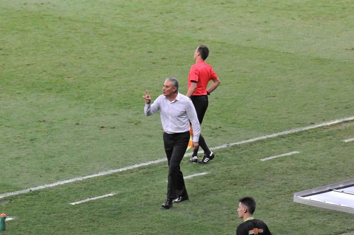 Neymar comemora segundo gol do Brasil sobre a Argentina no Mineiro