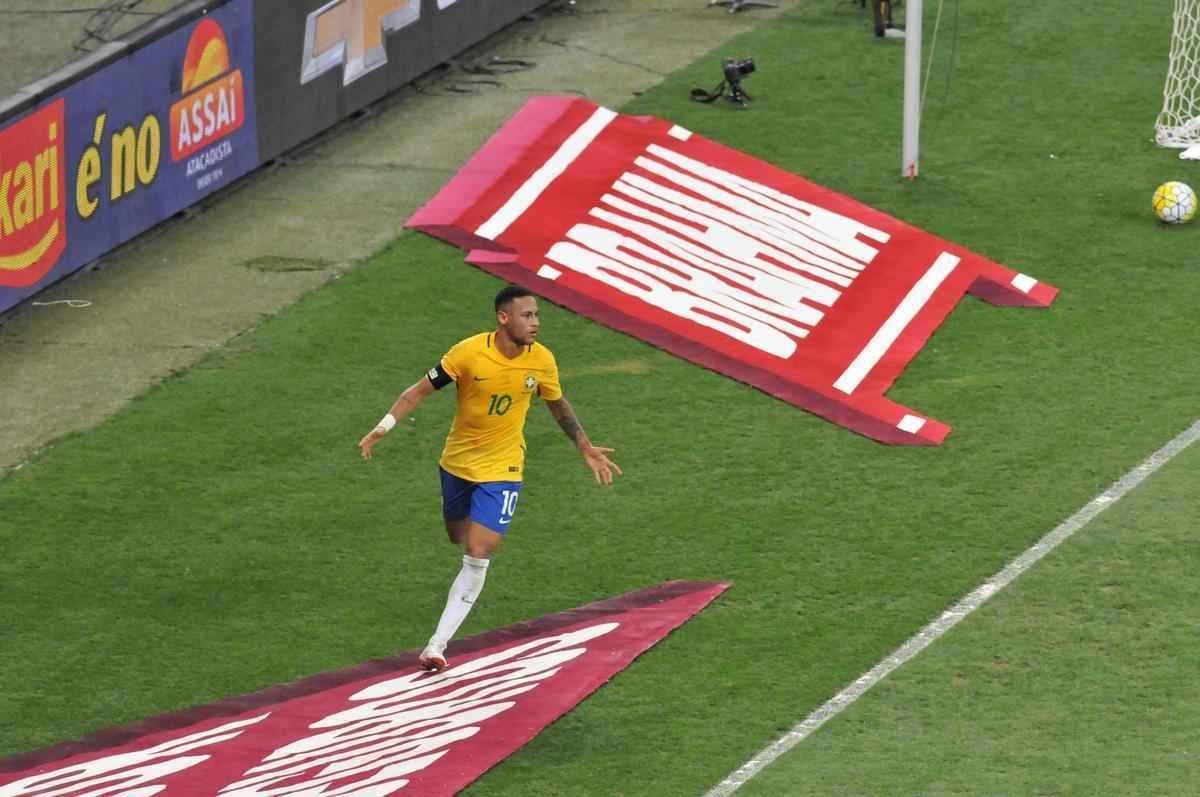 Neymar comemora segundo gol do Brasil sobre a Argentina no Mineiro