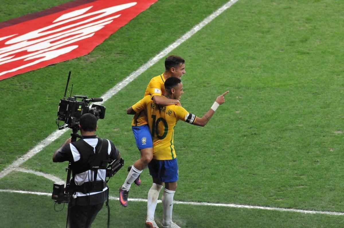 Neymar comemora segundo gol do Brasil sobre a Argentina no Mineiro