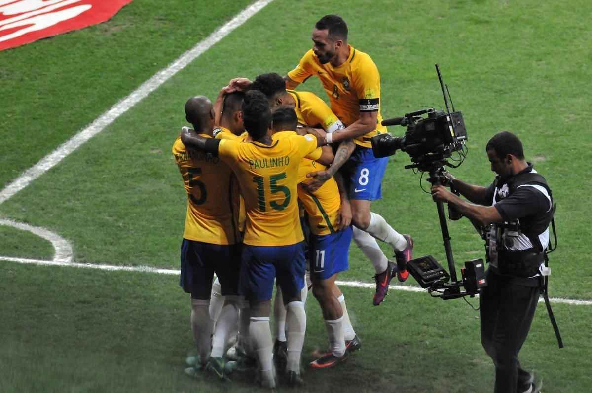 Neymar comemora segundo gol do Brasil sobre a Argentina no Mineiro