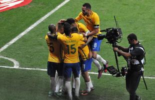 Neymar comemora segundo gol do Brasil sobre a Argentina no Mineiro