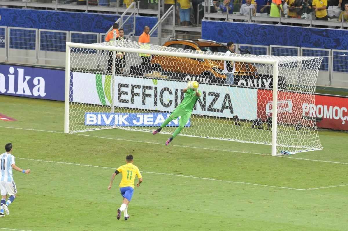 Paulinho marcou o terceiro do Brasil sobre a Argentina no Mineiro