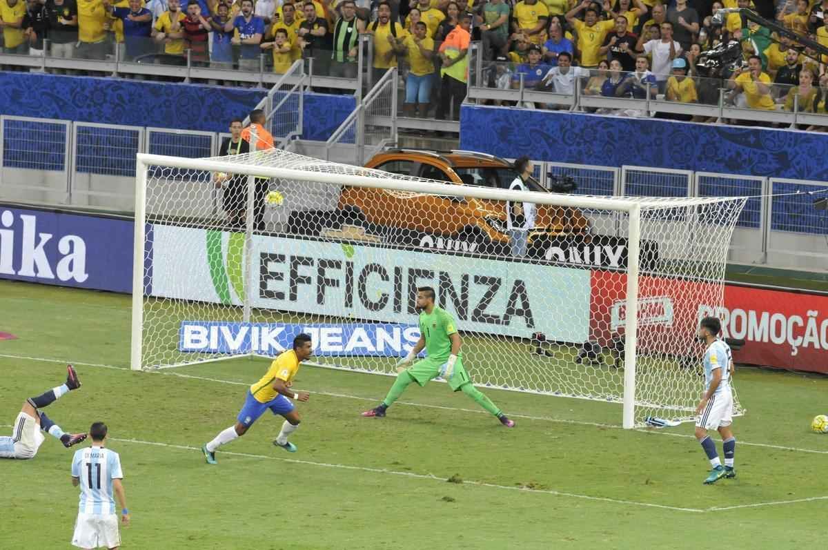 Paulinho marcou o terceiro do Brasil sobre a Argentina no Mineiro