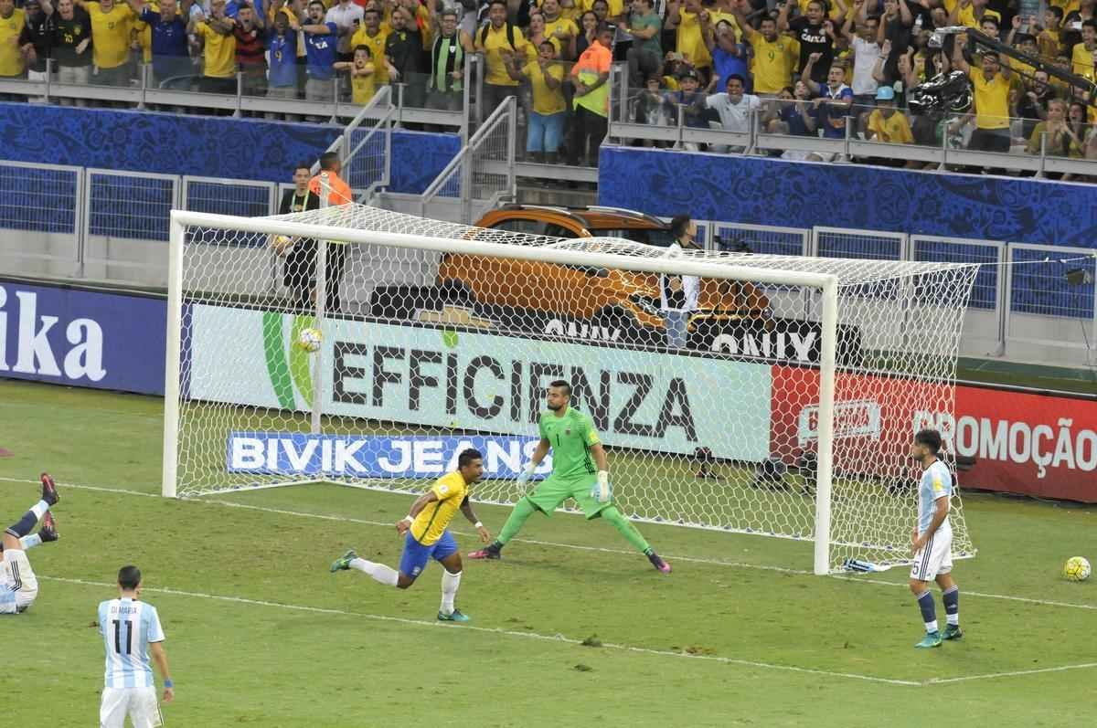 Paulinho marcou o terceiro do Brasil sobre a Argentina no Mineiro
