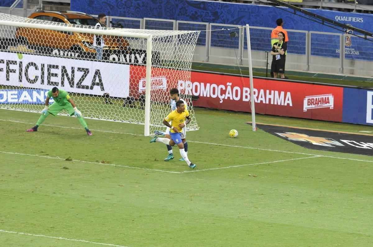 Paulinho marcou o terceiro do Brasil sobre a Argentina no Mineiro