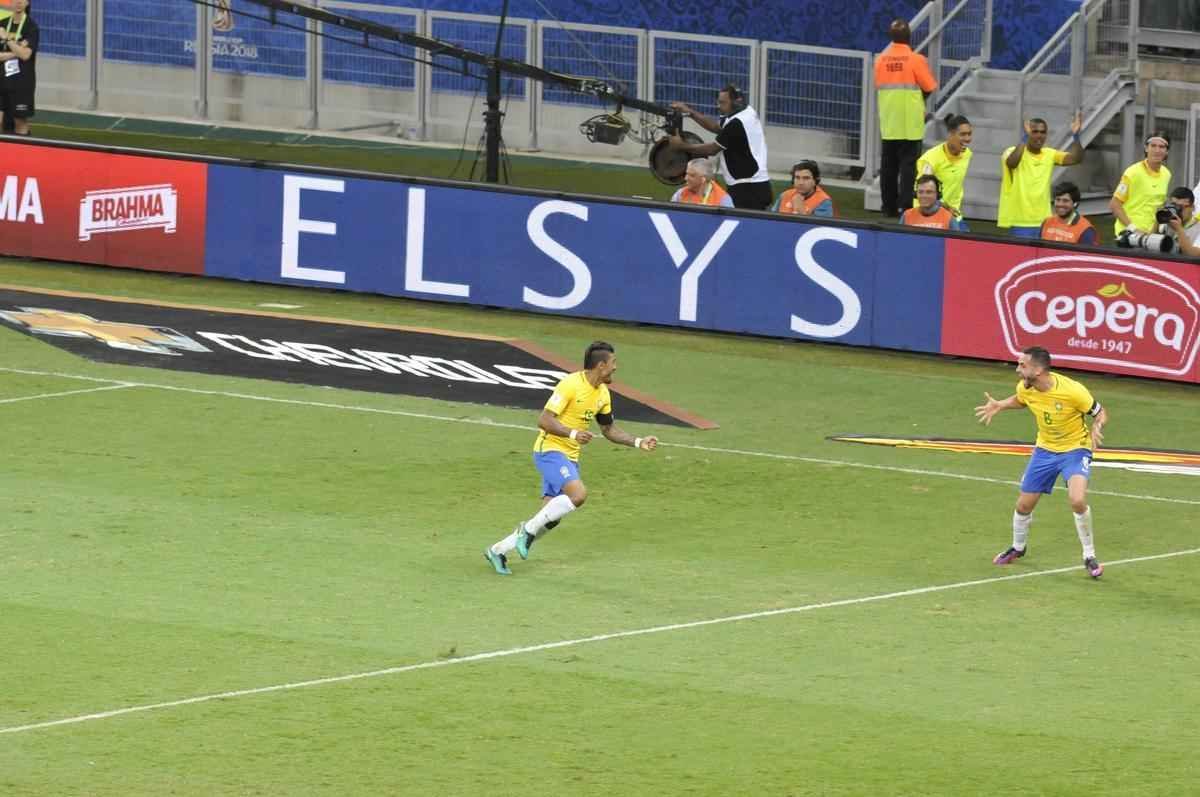 Paulinho marcou o terceiro do Brasil sobre a Argentina no Mineiro