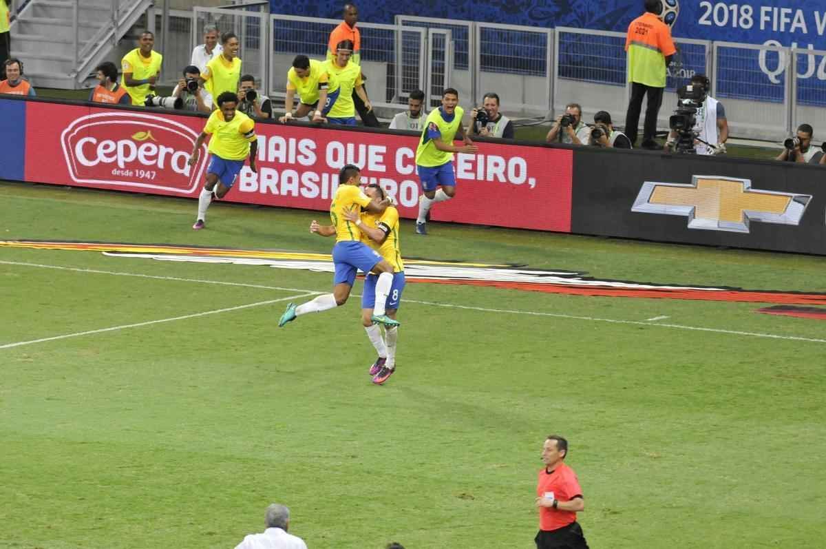 Paulinho marcou o terceiro do Brasil sobre a Argentina no Mineiro