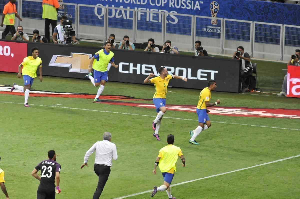 Paulinho marcou o terceiro do Brasil sobre a Argentina no Mineiro