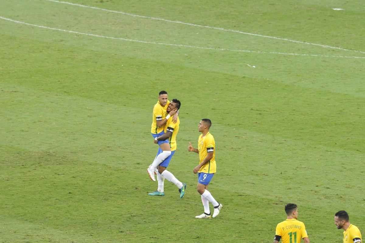 Paulinho marcou o terceiro do Brasil sobre a Argentina no Mineiro