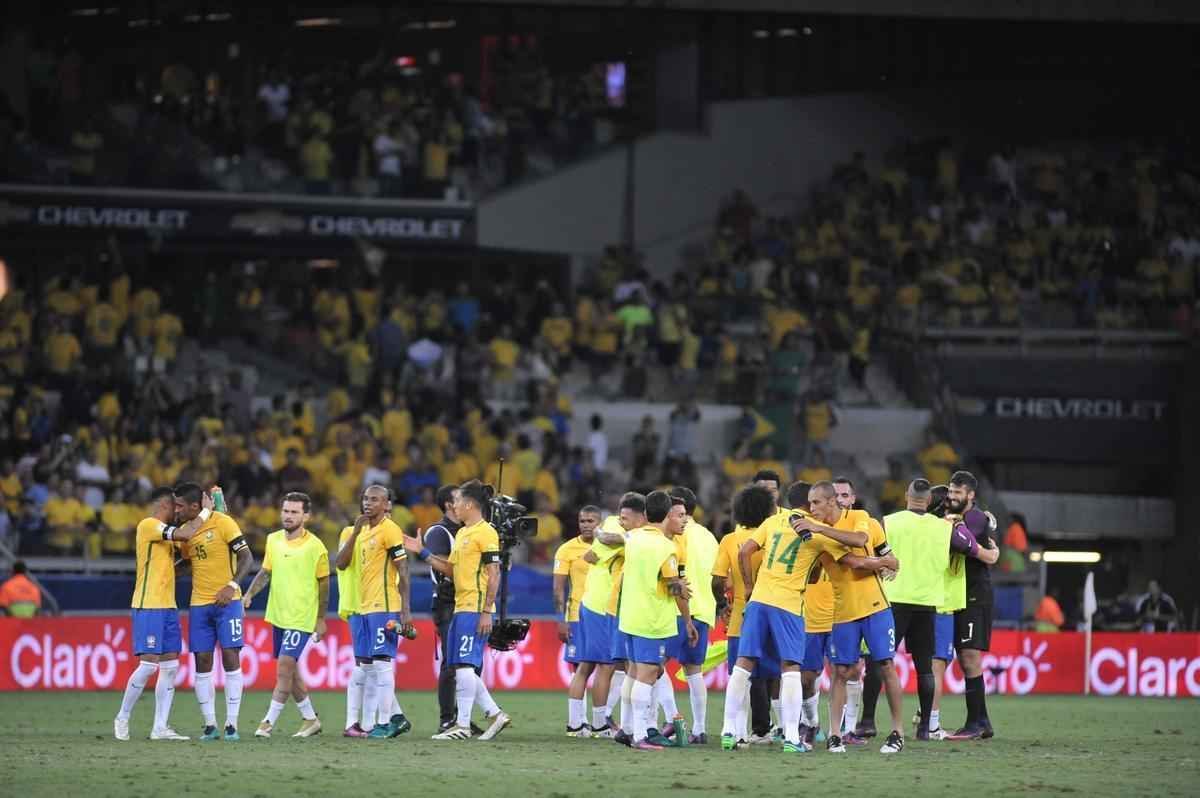 Neymar comemora seu gol no clssico diante da Argentina