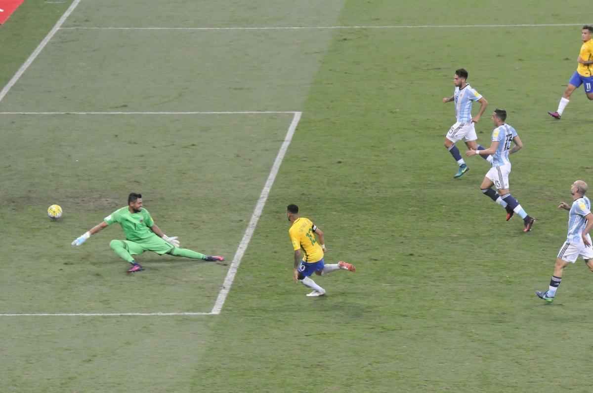 Neymar marca o segundo gol do Brasil e faz a festa da torcida