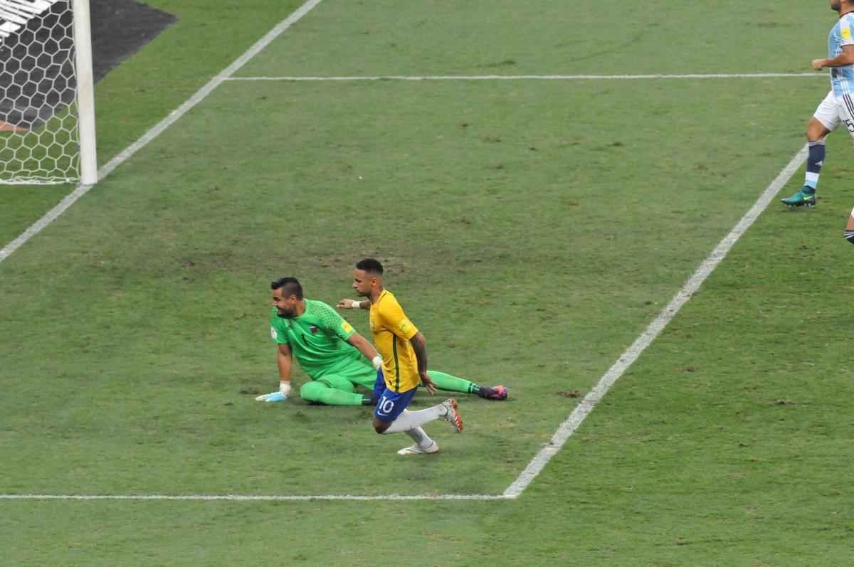 Neymar marca o segundo gol do Brasil, e faz a festa da torcida