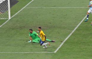 Neymar marca o segundo gol do Brasil, e faz a festa da torcida