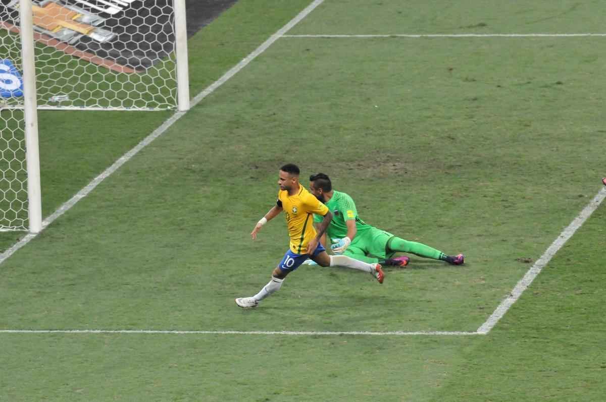 Neymar marca o segundo gol do Brasil, e faz a festa da torcida