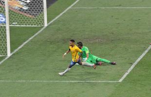 Neymar marca o segundo gol do Brasil, e faz a festa da torcida
