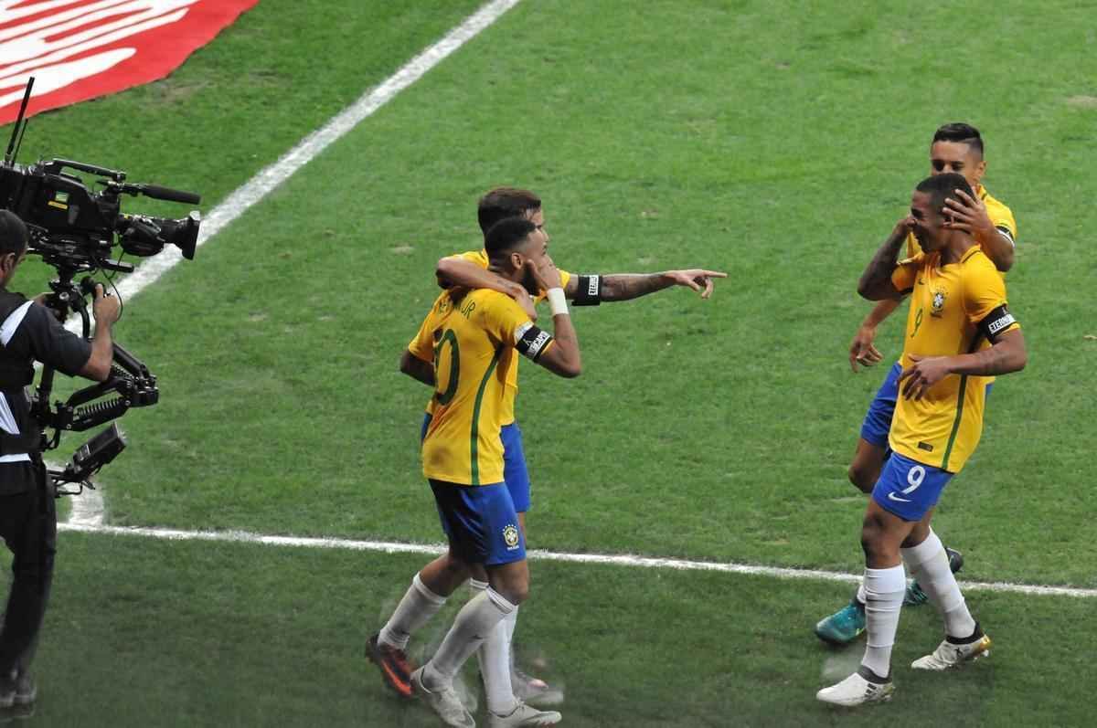 Neymar marca o segundo gol do Brasil, e faz a festa da torcida