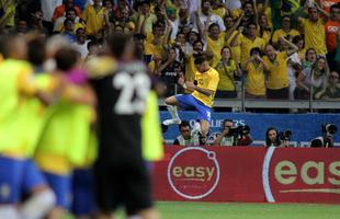 Alegria de Neymar no Mineirão e decepção de Messi, visivelmente abatido no jogo