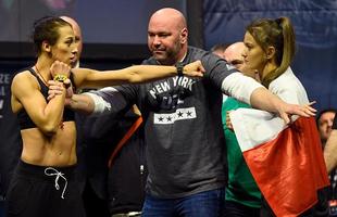 Pesagem do UFC 205, em Nova York - Joanna Jedrzejczyk (51,9kg) x Karolina Kowalkiewicz (51,9kg) 