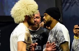 Pesagem do UFC 205, em Nova York - Khabib Nurmagomedov (70,7kg) x Michael Johnson (70,7kg) 