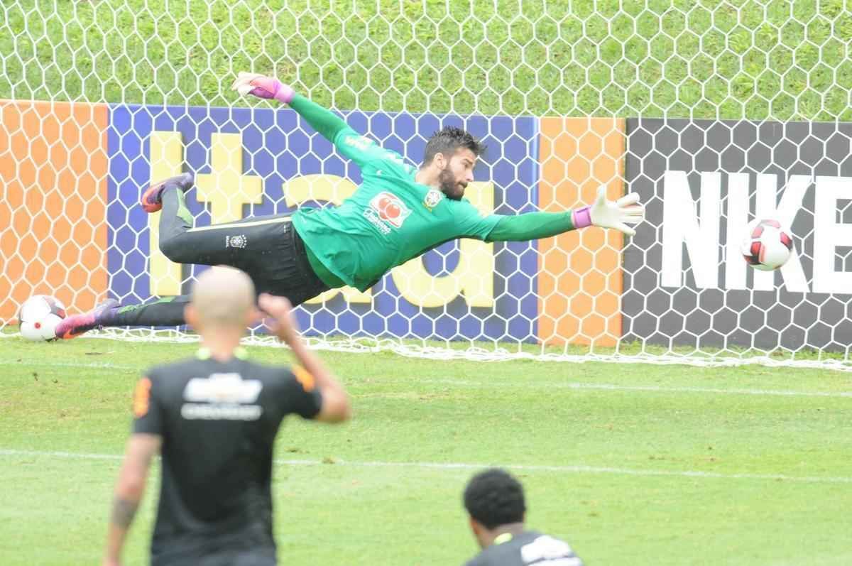 Em ltimo treino na Cidade do Galo, Seleo Brasileira deu sequncia  preparao para o duelo diante do Peru