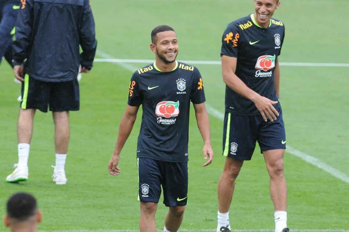 Em ltimo treino na Cidade do Galo, Seleo Brasileira deu sequncia  preparao para o duelo diante do Peru