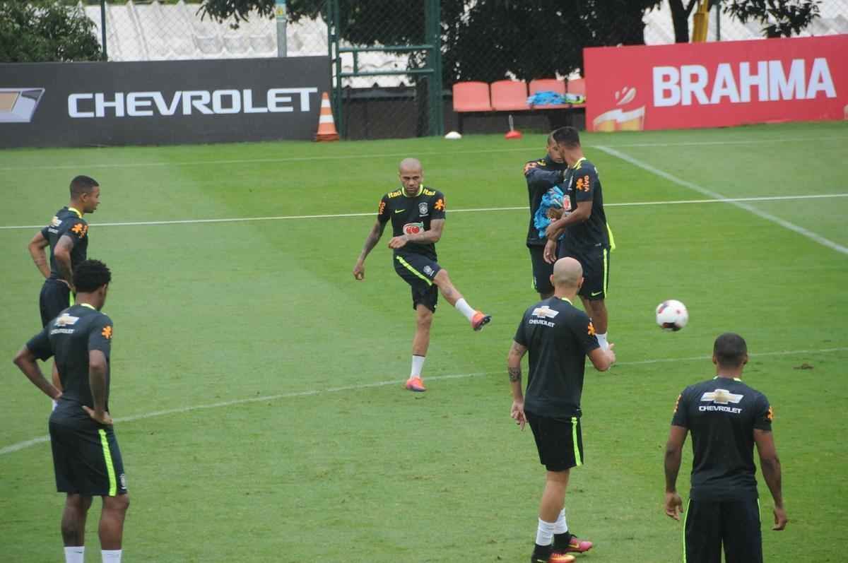 Em ltimo treino na Cidade do Galo, Seleo Brasileira deu sequncia  preparao para o duelo diante do Peru