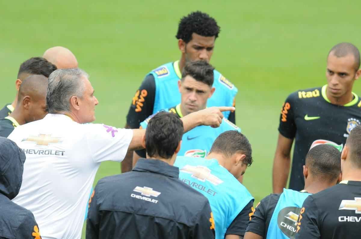 Em ltimo treino na Cidade do Galo, Seleo Brasileira deu sequncia  preparao para o duelo diante do Peru