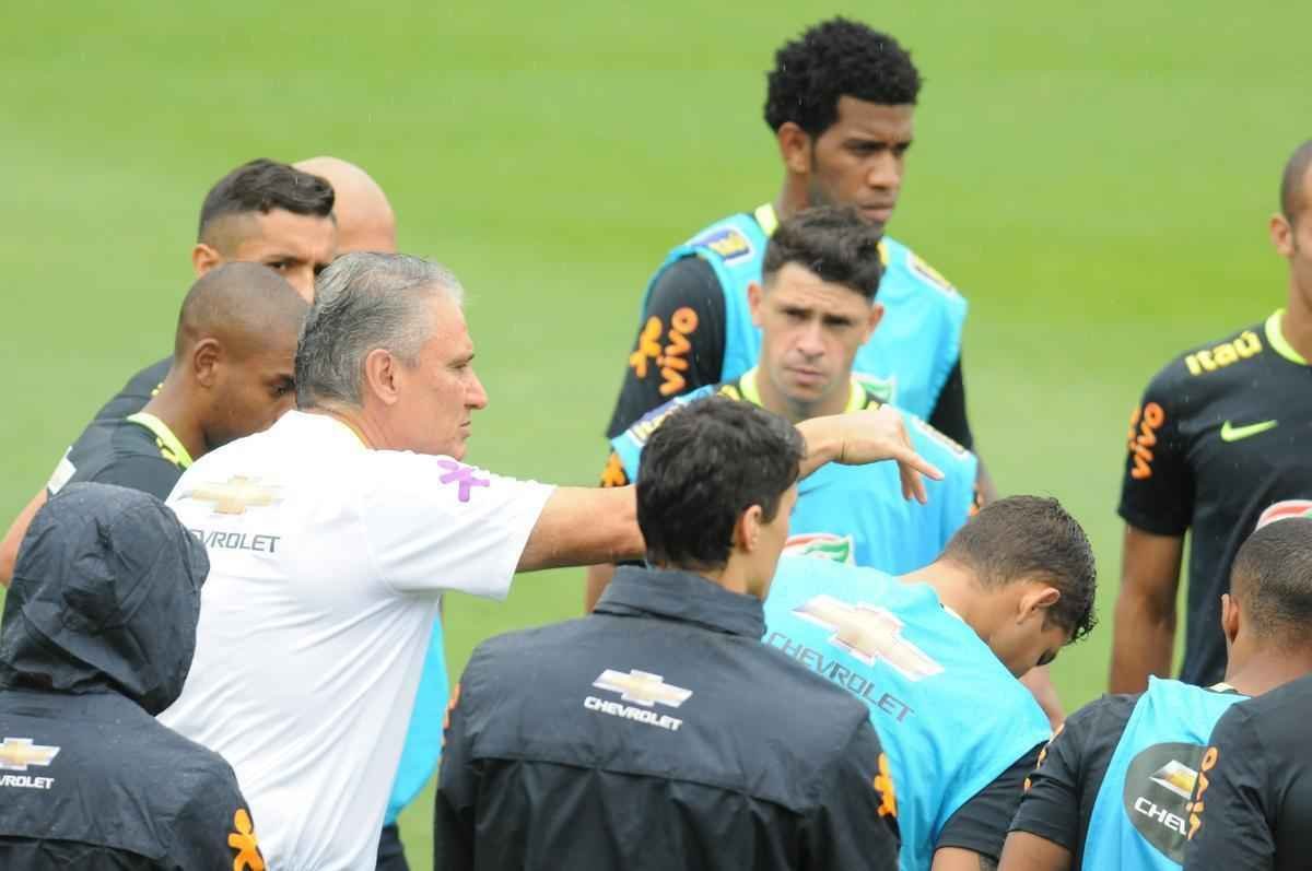 Em ltimo treino na Cidade do Galo, Seleo Brasileira deu sequncia  preparao para o duelo diante do Peru