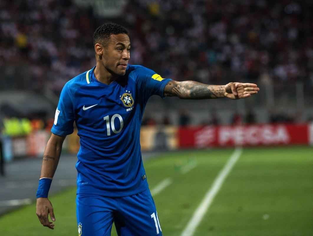 Brasil vence Peru por 2 a 0, no Estdio Nacional, em Lima, com gols de Gabriel Jesus e Renato Augusto