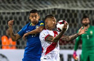 Brasil vence Peru por 2 a 0, no Estdio Nacional, em Lima, com gols de Gabriel Jesus e Renato Augusto