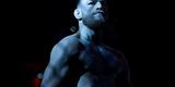 Campeo do peso pena, Conor McGregor nocauteia Eddie Alvarez no UFC 205, em Nova York, e conquista o cinturo do peso leve. 'Notorious' se torna o primeiro lutador na histria do UFC a ser campeo em duas categorias ao mesmo tempo