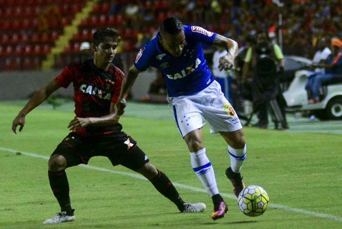 Imagens do jogo entre Sport e Cruzeiro na Ilha do Retiro