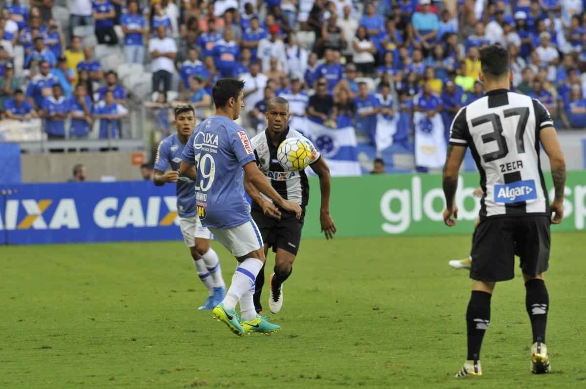 Confira imagens da partida entre Cruzeiro x Santos, no Mineiro