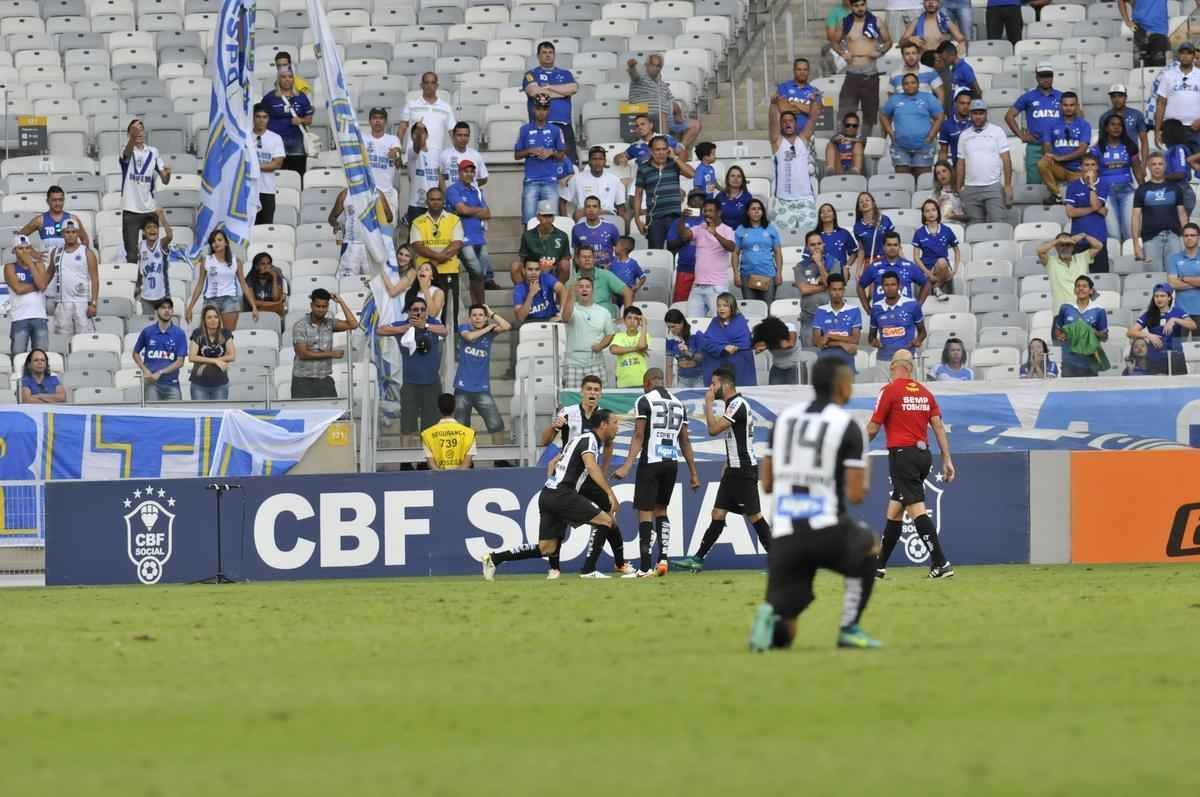 Confira imagens da partida entre Cruzeiro x Santos, no Mineiro