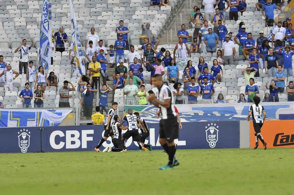 Confira imagens da partida entre Cruzeiro x Santos, no Mineiro