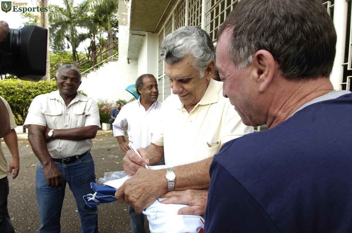 Em 2006, no aniversrio de 40 anos do ttulo da Taa Brasil de 1966, reportagem do Estado de Minas e do Superesportes reuniu no Mineiro alguns dos craques do Cruzeiro: Z Carlos, William, Procpio, Neco, Natal, Dirceu Lopes, Evaldo e Tosto.
