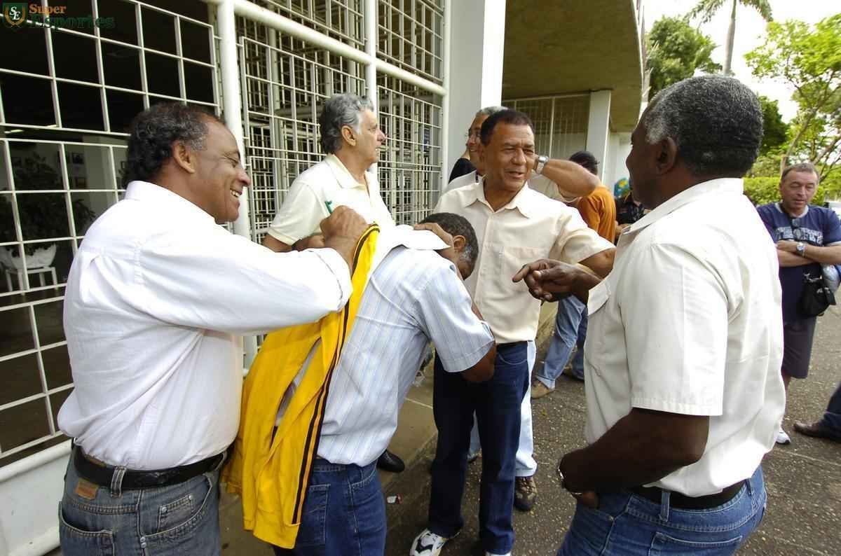 Em 2006, no aniversrio de 40 anos do ttulo da Taa Brasil de 1966, reportagem do Estado de Minas e do Superesportes reuniu no Mineiro alguns dos craques do Cruzeiro: Z Carlos, William, Procpio, Neco, Natal, Dirceu Lopes, Evaldo e Tosto.
