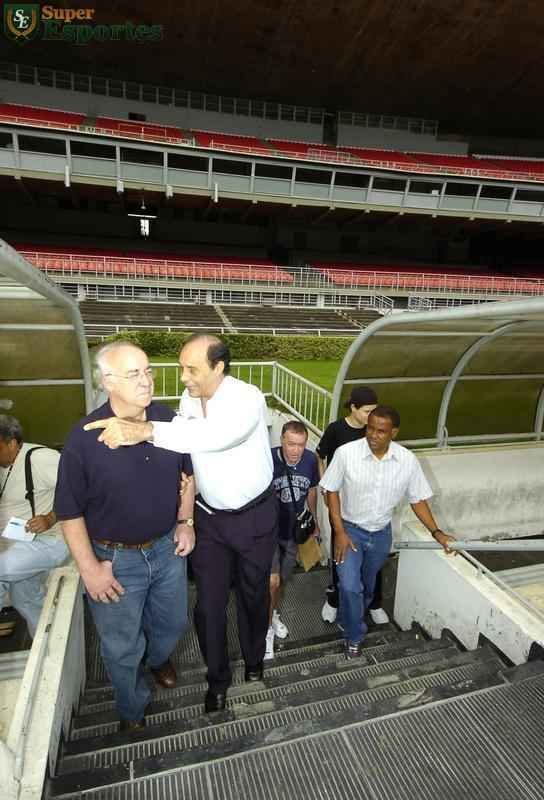 Em 2006, no aniversrio de 40 anos do ttulo da Taa Brasil de 1966, reportagem do Estado de Minas e do Superesportes reuniu no Mineiro alguns dos craques do Cruzeiro: Z Carlos, William, Procpio, Neco, Natal, Dirceu Lopes, Evaldo e Tosto.
